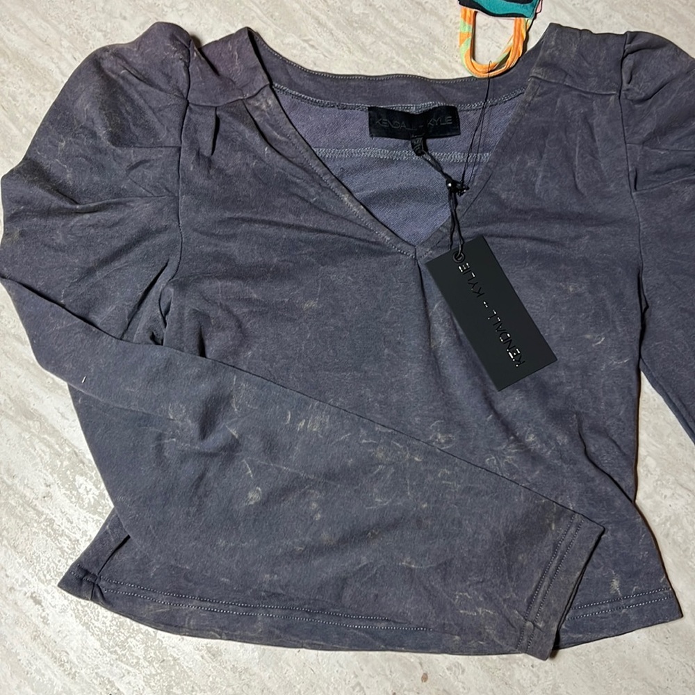Kendall + Kylie Womens Blouse Gray Long Sleeve V Neck Pleated Pullover M NWT